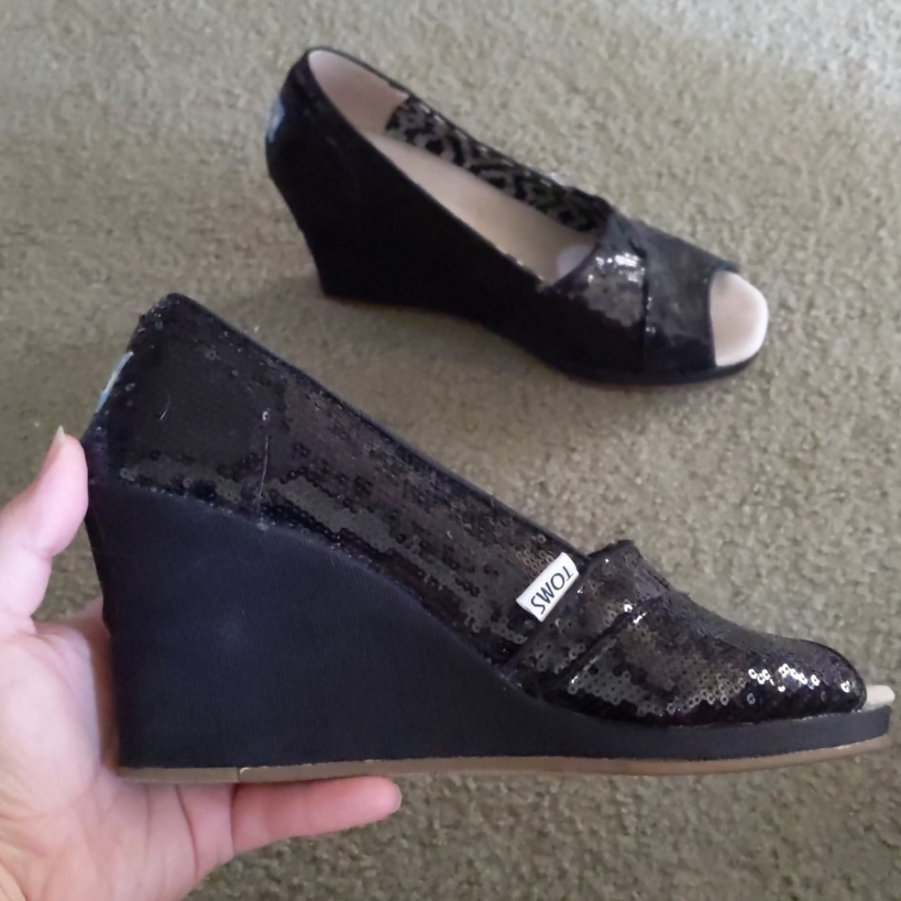 Sparkly black wedges
